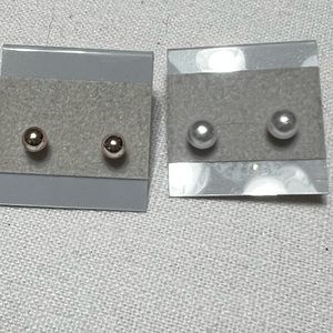 New pair of stud earrings